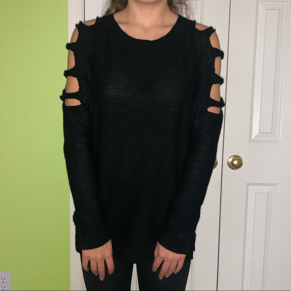 Black Sweater w Open Sleeves